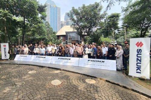 Suzuki Serahkan 55 Unit Perdana Fronx ke Konsumen, Penjualan Nasional Dimulai Suzuki Serahkan 55 Unit Perdana Fronx ke Konsumen, Penjualan Nasional Dimulai