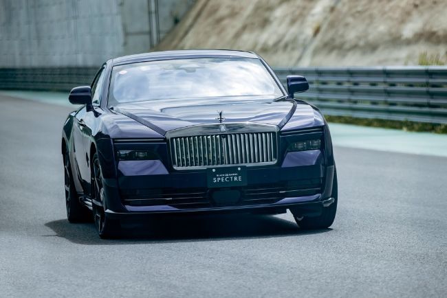 2025/07/Test-Drive-Rolls-Royce-Black-Badge-Spectre-7.jpg