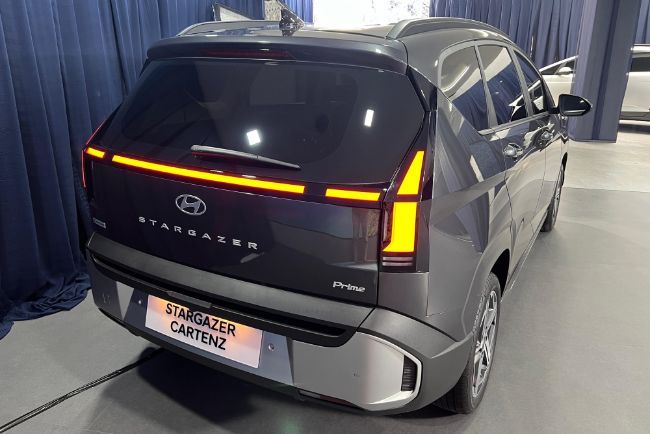 2025/07/Hyundai-Stargazer-Cartenz-5.jpeg
