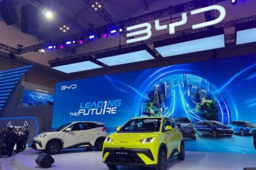 GIIAS 2025: BYD Atto 1 Ramaikan Segmen Hatchback EV, Harga Senggol LCGC GIIAS 2025: BYD Atto 1 Ramaikan Segmen Hatchback EV, Harga Senggol LCGC
