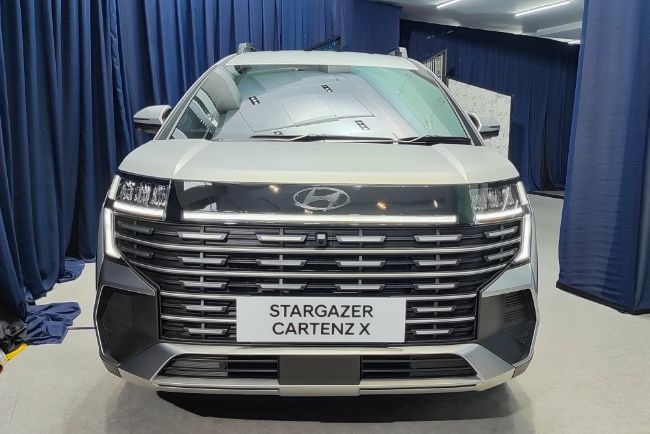 2025/07/Hyundai-Stargazer-Cartenz-X-1.jpg