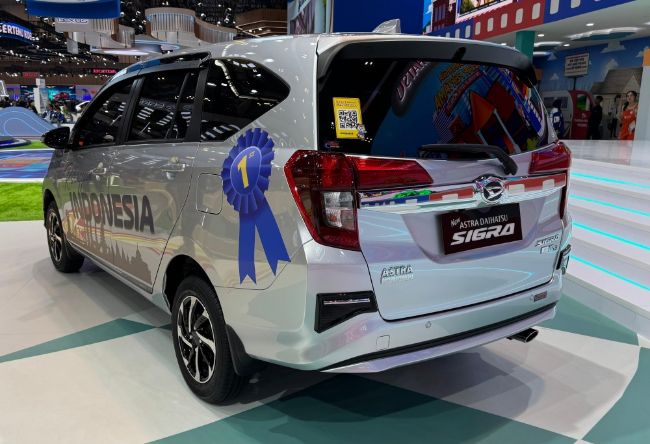 New Daihatsu Sigra 1.2R Deluxe