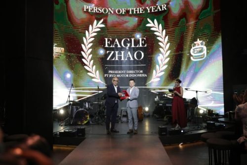 Carvaganza Nobatkan Eagle Zhao “Person of The Year” Atas Perannya Pada Revolusi Elektrifikasi Carvaganza Nobatkan Eagle Zhao “Person of The Year” Atas Perannya Pada Revolusi Elektrifikasi