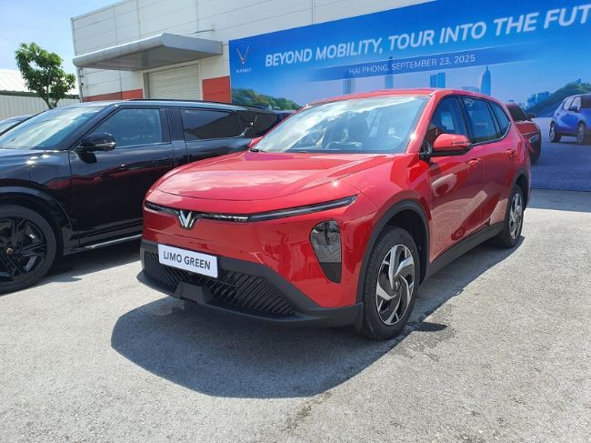 VinFast Limo Green