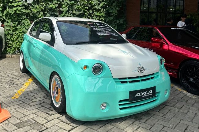Daihatsu Ayla Retro Future