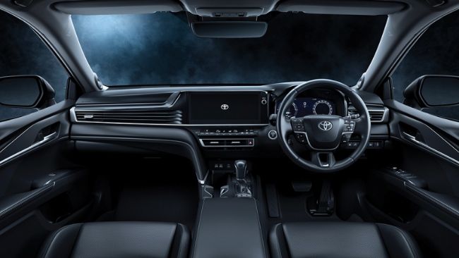 2025/10/New-Toyota-Camry-2.5-V-2025-7.jpg