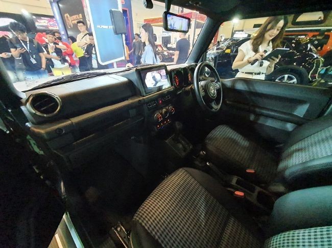 2025/10/Suzuki-Jimny-Alpine-Style-IMX-2025-3.jpg