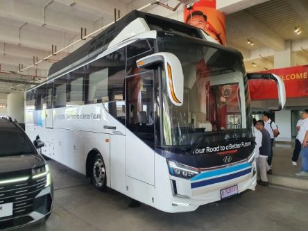 Bus Listrik Hyundai Ini Siap Beredar di Jalanan Indonesia, Yuk Simak Detailnya Bus Listrik Hyundai Ini Siap Beredar di Jalanan Indonesia, Yuk Simak Detailnya