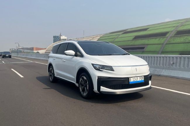 2025/10/Test-Drive-Aletra-L8-EV-1.jpeg