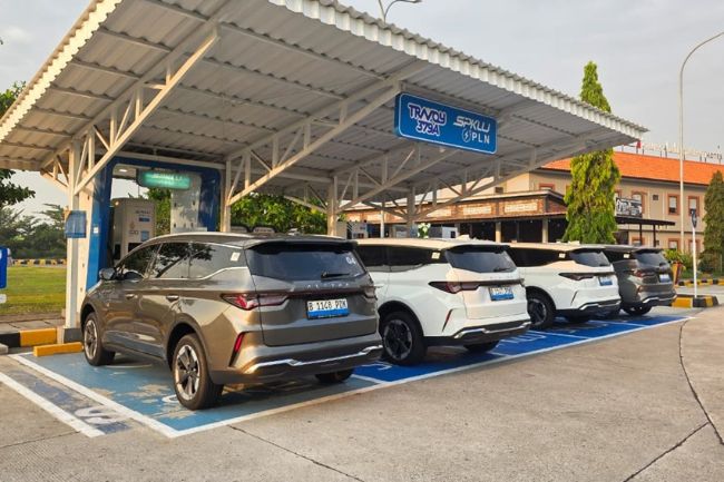 Test Drive Aletra L8 EV