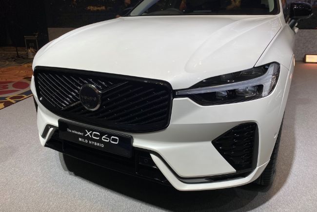 2025/10/Volvo-XC60-MHEV-3.jpg