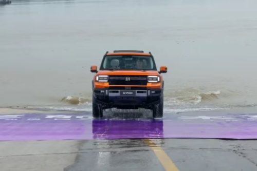 Jetour Zongheng G700 Tunjukkan Kehebatan: SUV Pertama Taklukkan Sungai Yangtze Jetour Zongheng G700 Tunjukkan Kehebatan: SUV Pertama Taklukkan Sungai Yangtze