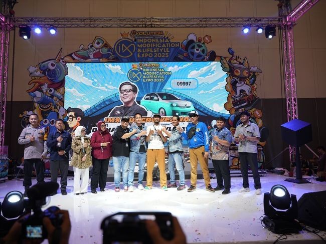 Pemenang Ayla Retro Future pada program Super Giveaway