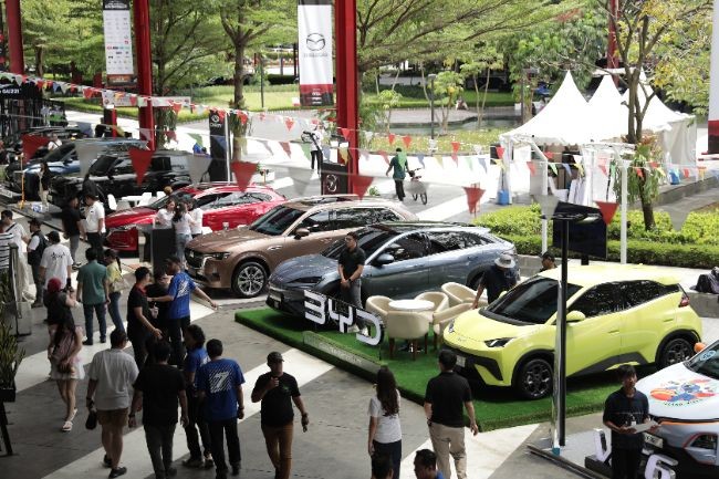 Booth BYD di Indonesia Autovaganza 2025