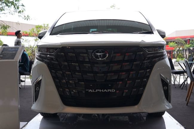 Toyota Alphard HEV