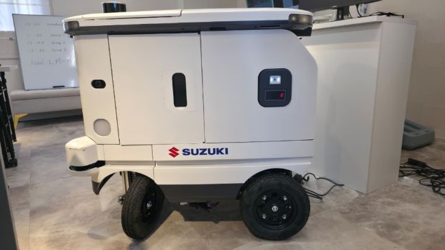 Robot Pengirim Makanan Otonom Suzuki Lomby