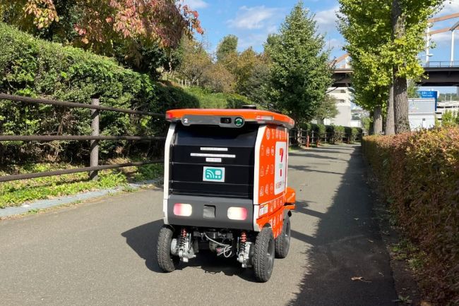 Robot Pengirim Makanan Otonom Suzuki Lomby