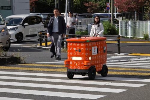 Suzuki Ujicoba Robot Otonom Pengantar Makanan di Minimarket Jepang Suzuki Ujicoba Robot Otonom Pengantar Makanan di Minimarket Jepang