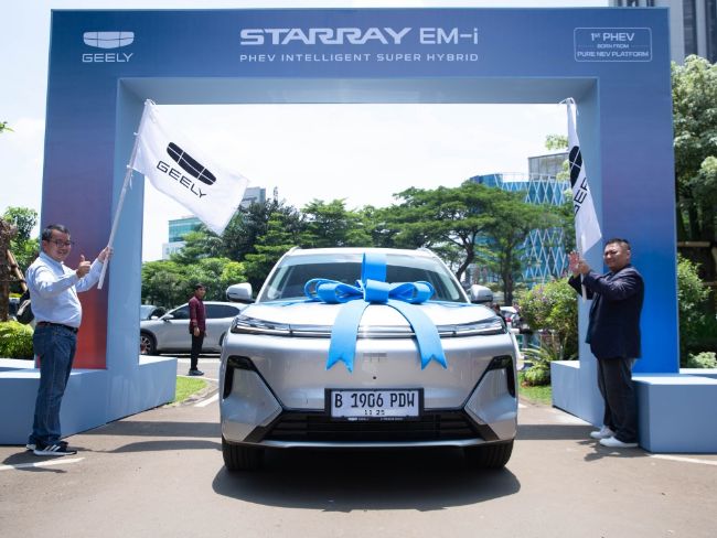 Handover Geely Starray EM-i