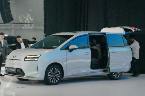 Komparasi Wuling Cortez Darion EV vs BYD M6: Dimensi, Fitur, Performa, dan Harga