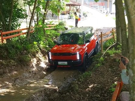 Siksa Varian Anyar Chery J6T di Medan Ekstrem, Buktikan Keandalan EV di Jalur Off-road