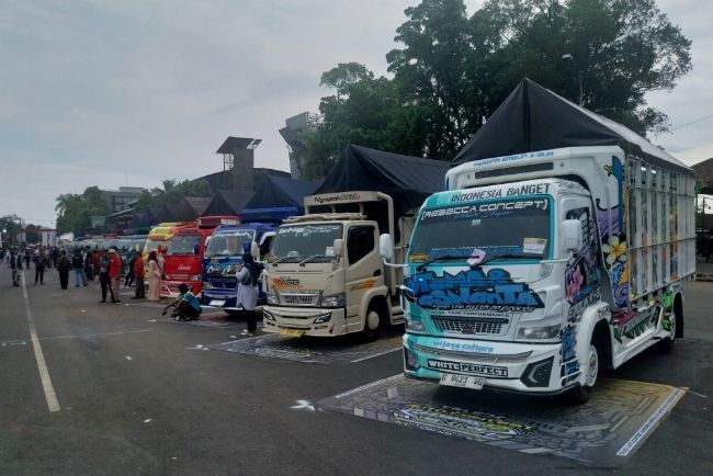 2025/11/Jamnas-XII-Canter-Mania-Purwokerto-Mitsubishi-Fuso-1.jpg