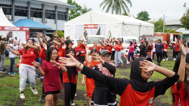 Antusias pengunjung di Daihatsu Kumpul Sahabat (DKS) Bitung 2025. 