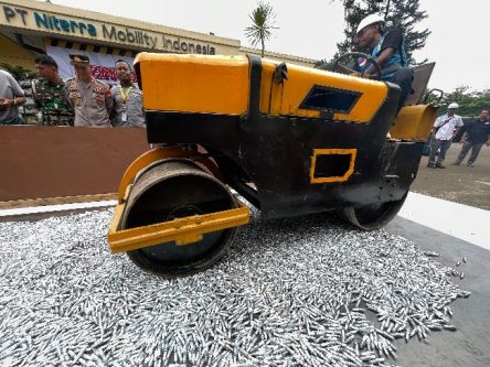 NGK Musnahkan 11 Ribu Busi Palsu, Perangi Peredaran Produk Ilegal di Indonesia