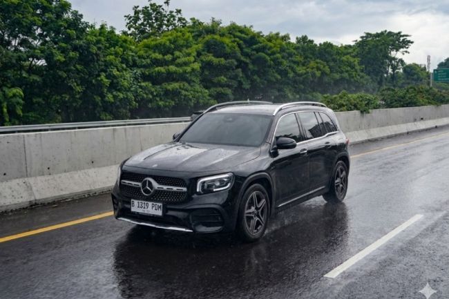 Mercedes-Benz GLB 200