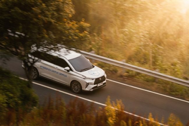 Toyota Veloz HEV Lintas Nusa
