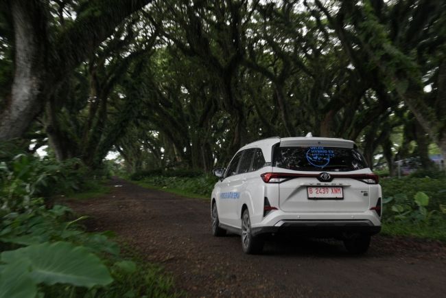 Toyota Veloz HEV Lintas Nusa