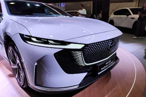 Kesan Pertama Lihat Langsung Mazda 6e Luar Dalam, Ke Indonesia Tahun Ini?