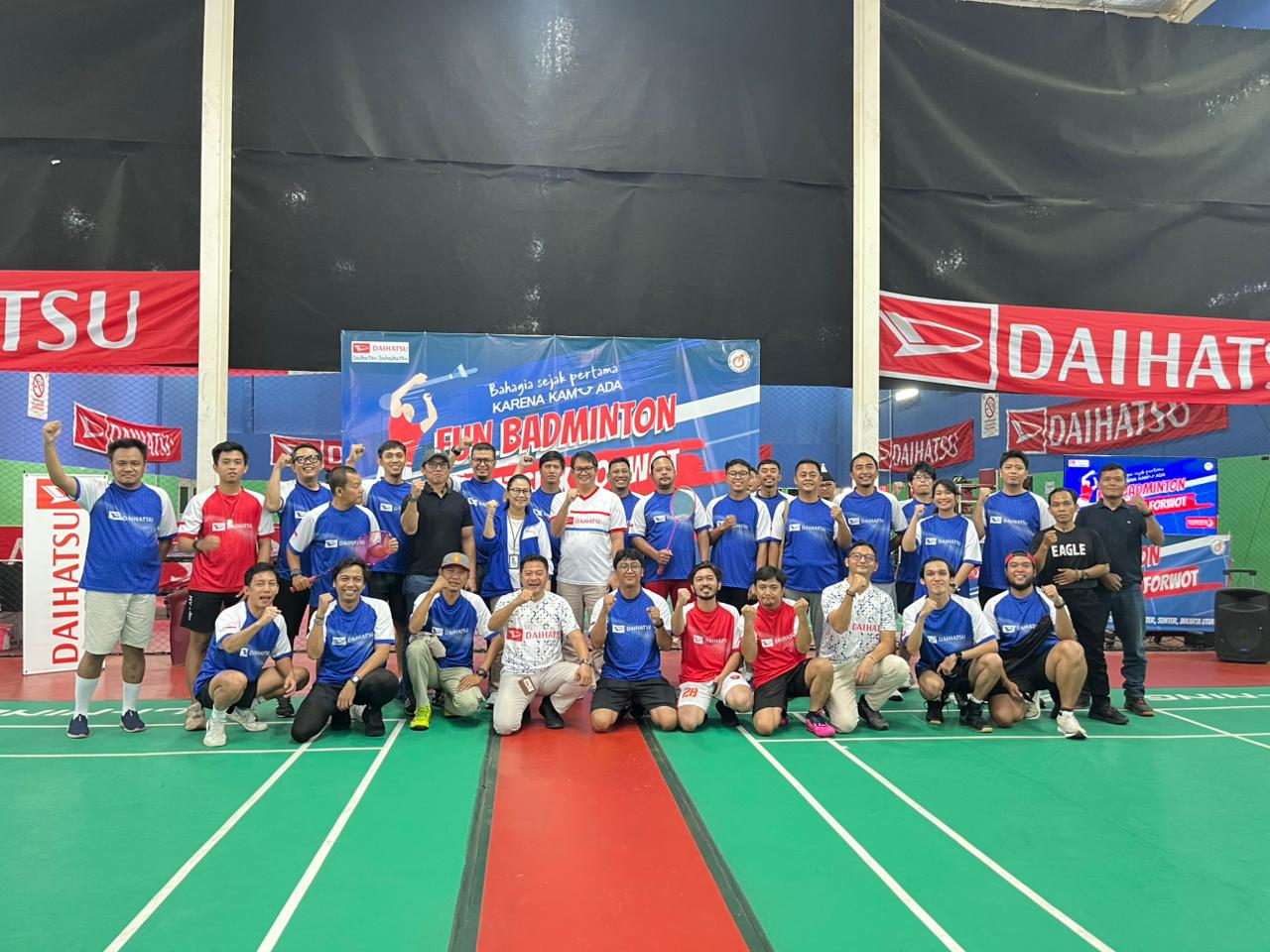Turnamen bulu tangkis Daihatsu vs FORWOT. 
