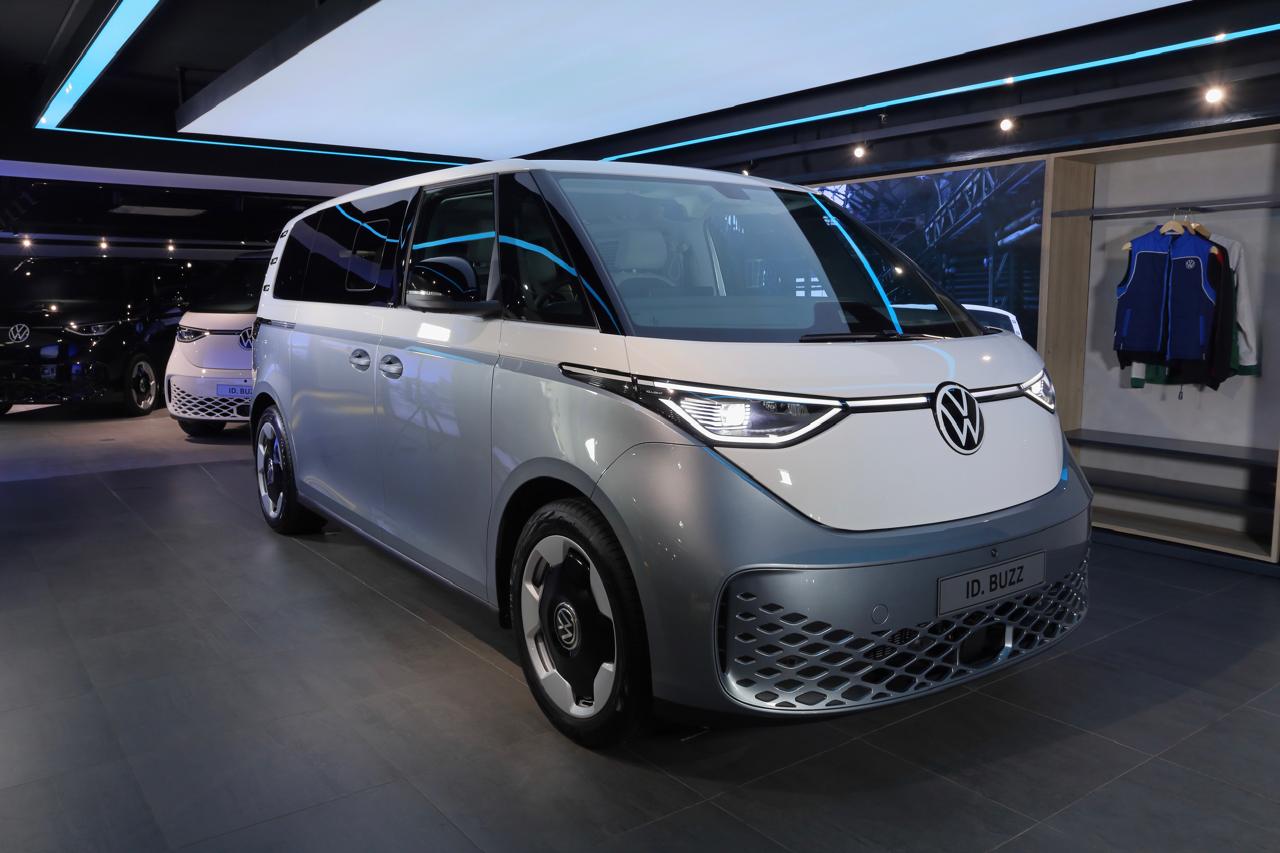 VW ID. Buzz BOZZ White Signature Edition.