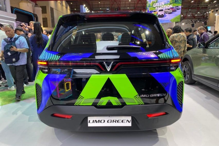 VinFast Limo Green