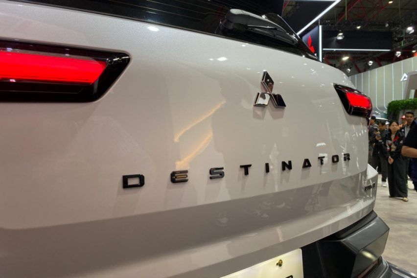 2026/02/Mitsubishi-Destinator-Xforce-55th-Anniversary-Edition-IIMS-2026-4.jpeg