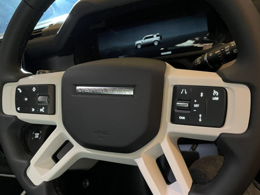 2026/02/Land-Rover-Defender-P400-MY26-3.jpg