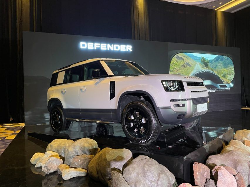 2026/02/Land-Rover-Defender-P400-MY26-5.jpg