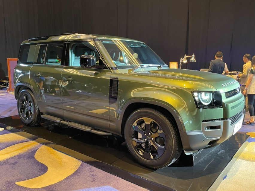 2026/02/Land-Rover-Defender-P400-MY26-7.jpg