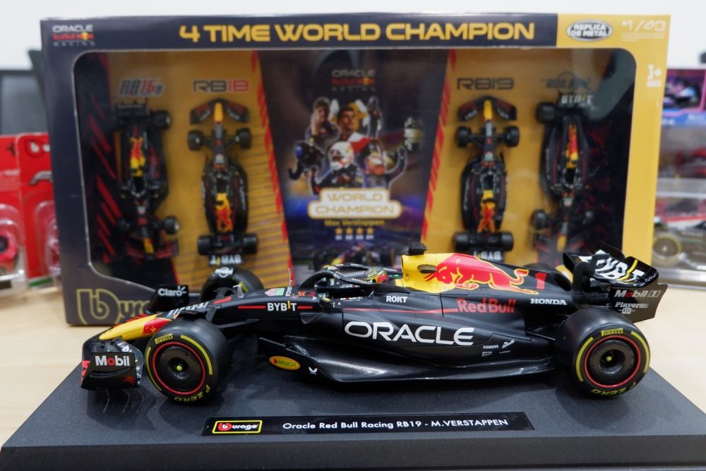 Bburago Red Bull Max Verstappen
