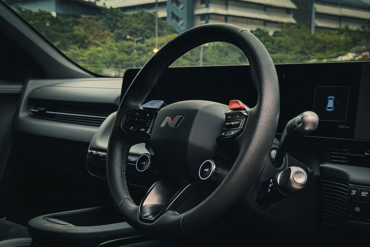 Eksterior tampak depan Hyundai Ioniq 5 N EV. 