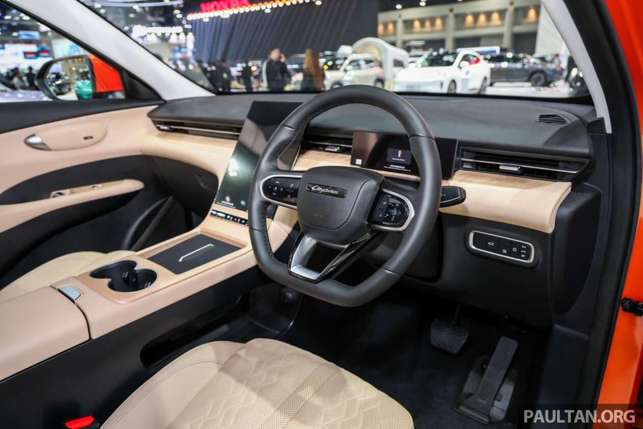 Interior depan Lepas L6 EV. 