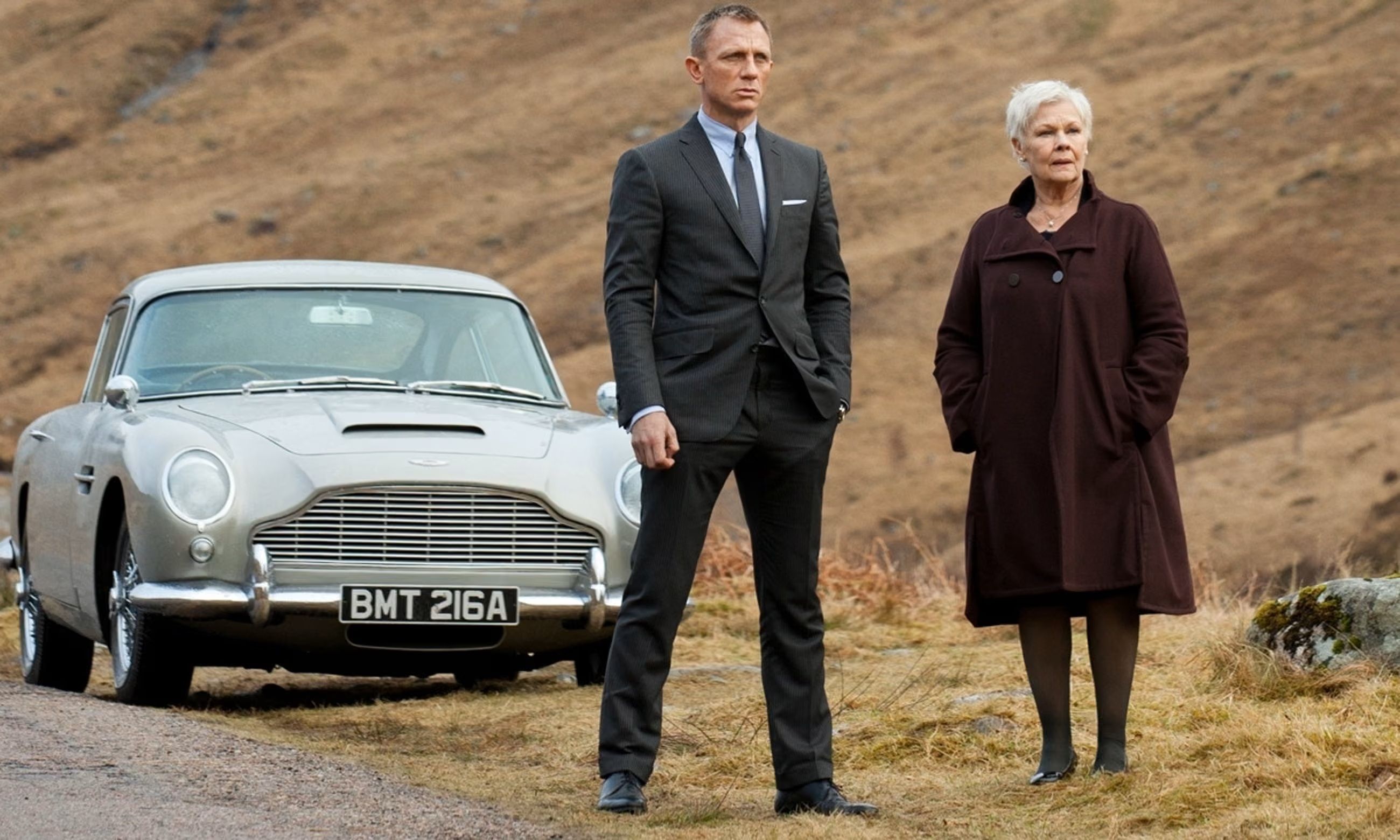 Aston Martin DB 5 dan James Bond 007 Daniel Craig
