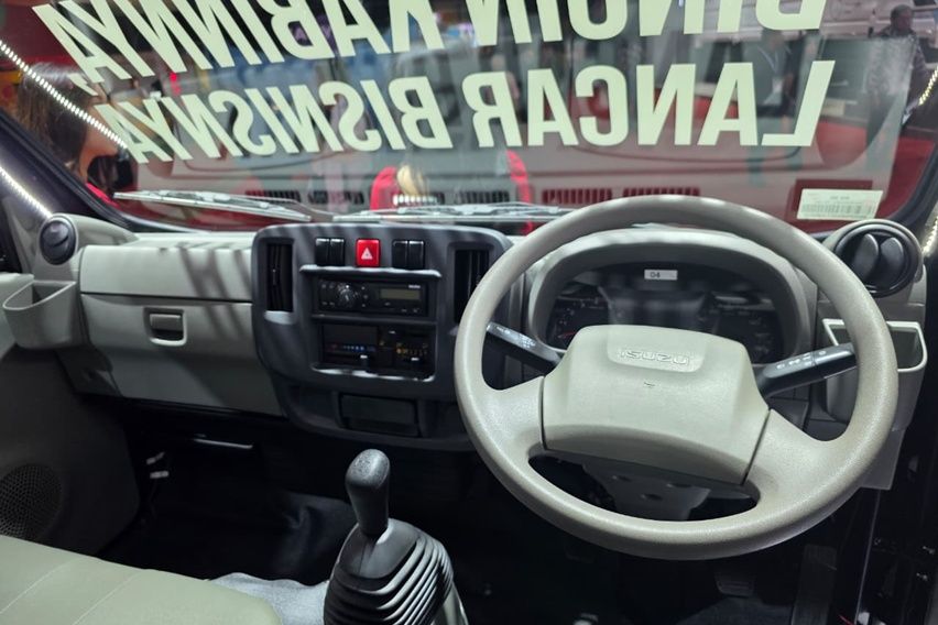 Interior Isuzu Traga AC