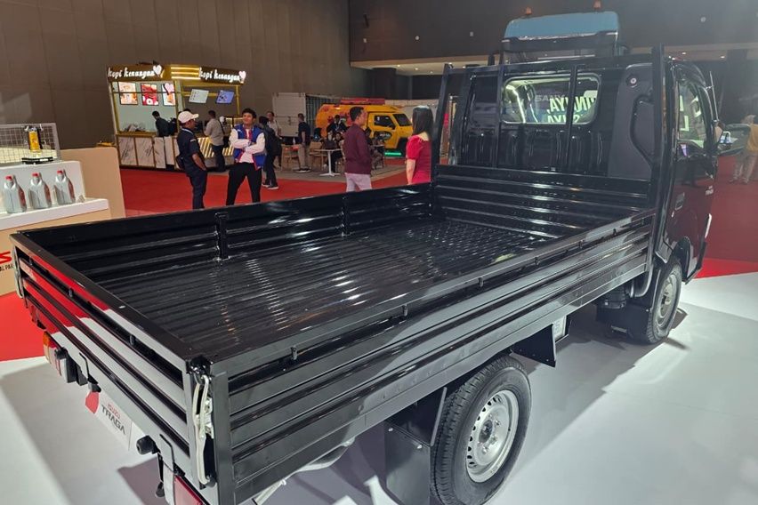 Bak belakang Isuzu Traga AC