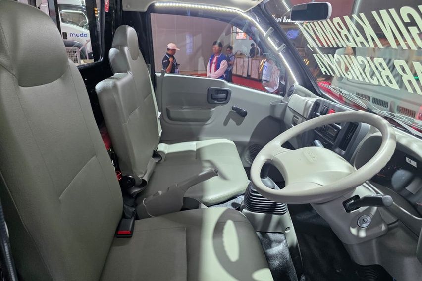 Interior Isuzu Traga AC. 