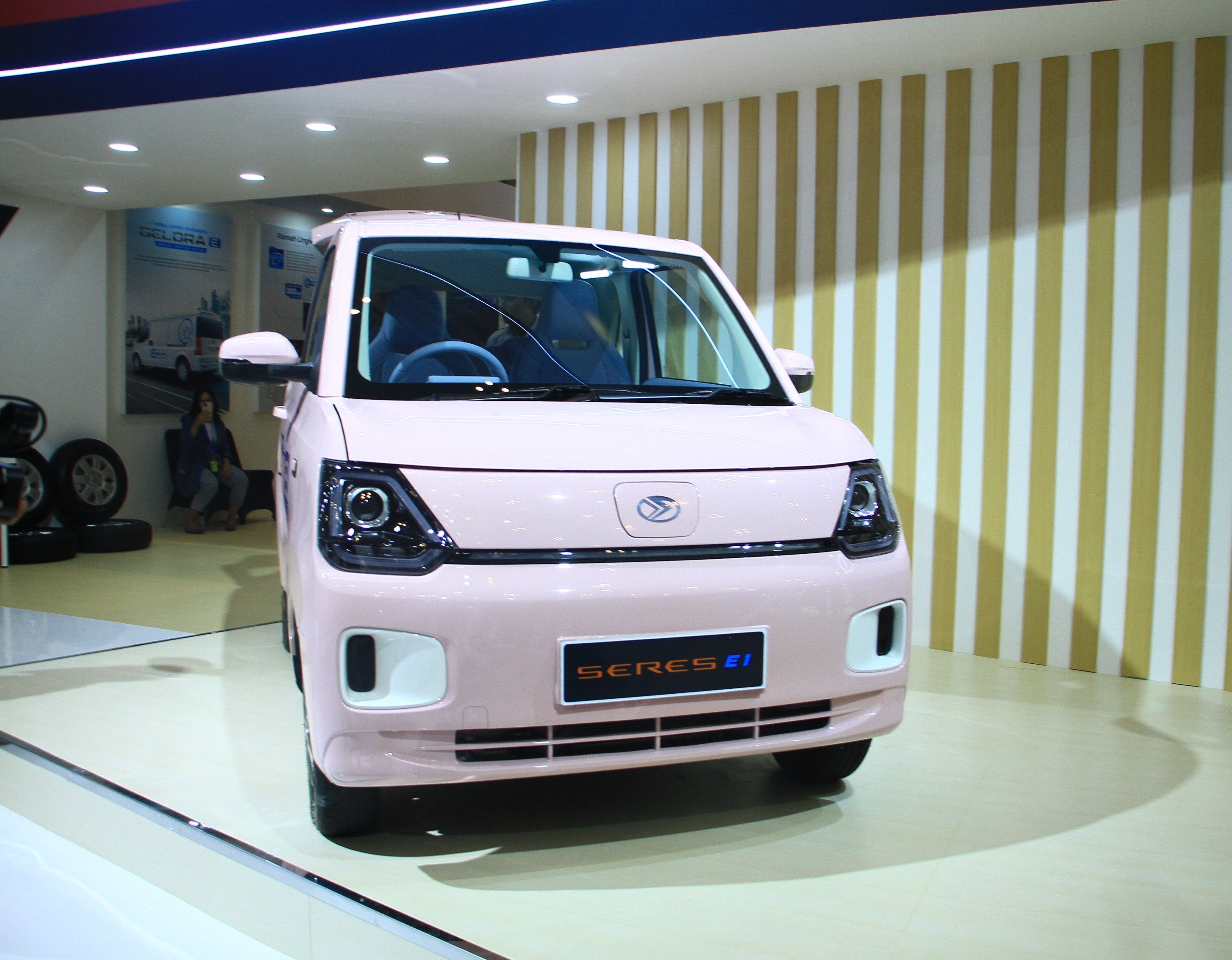 Eksterior depan Seres E1. 