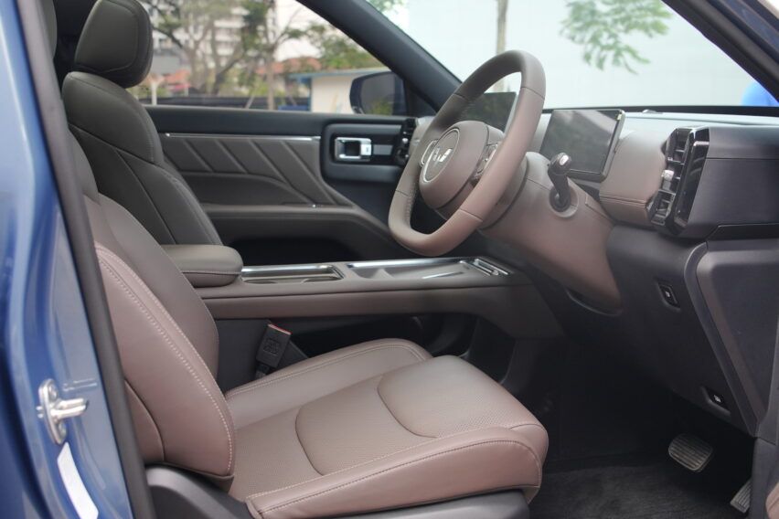 Kabin depan Wuling Eksion. 