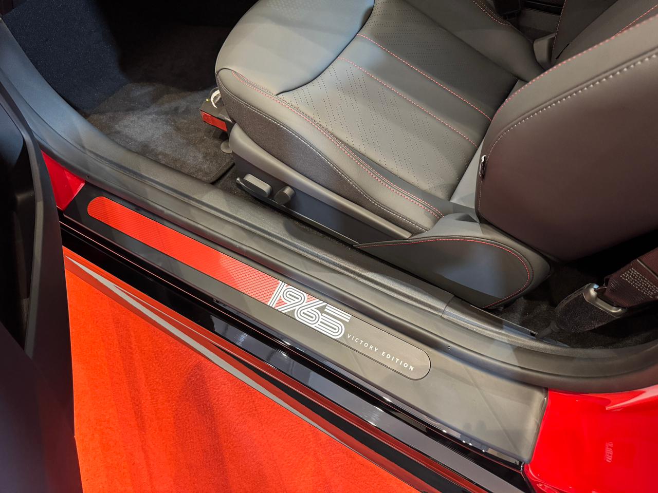 Elemen heritage MINI 1965 Victory Edition. 