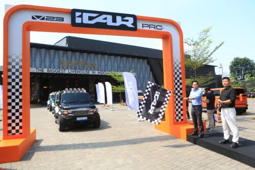 iCAR Serahkan V23 Pro Plus Collector Series Kepada Konsumen Indonesia